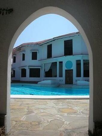 Roundhouse Villa Resort - Photo5