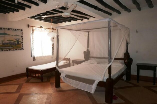 Spacious Vacation Home - Photo3