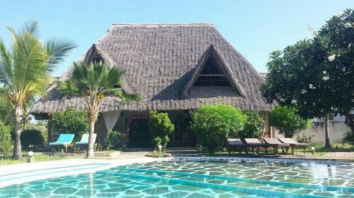 Villa Tsavo with swimming pool/close to the beach