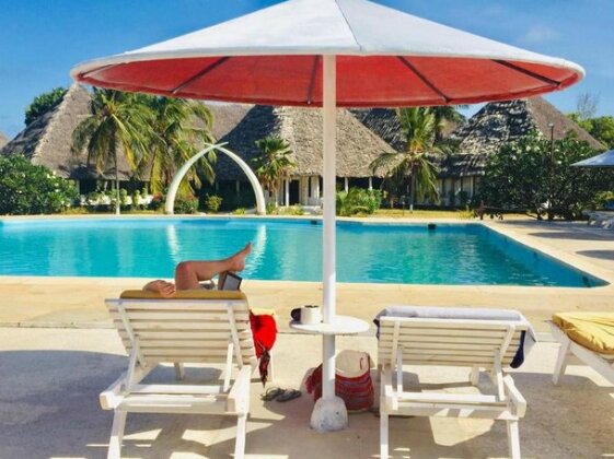 Karibuni Hotel & Villas - Photo2