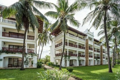 PrideInn Paradise Beach Hotel Covention Centre & Spa