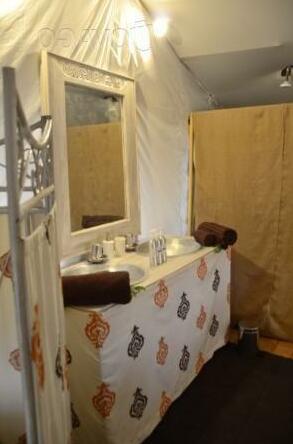 Speke's Camp - Photo3