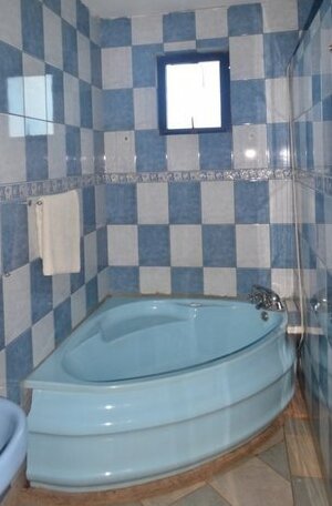 Blue Towers Hotel - Photo2