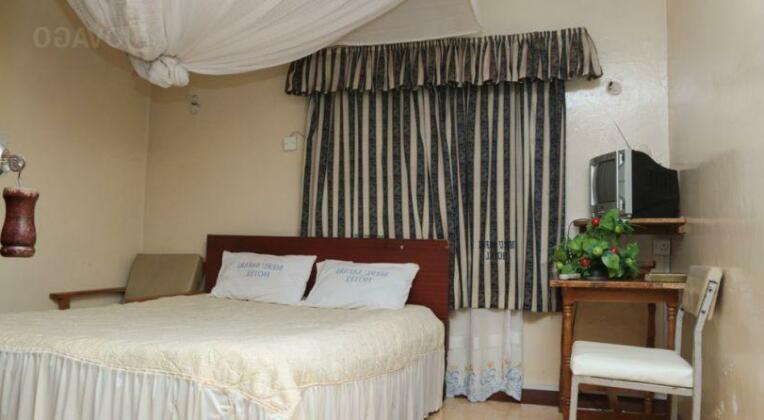 Meru Safari Hotel - Photo3