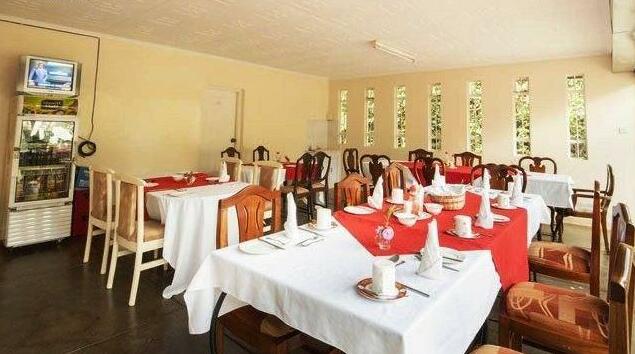 Bush House & Camp - Photo3