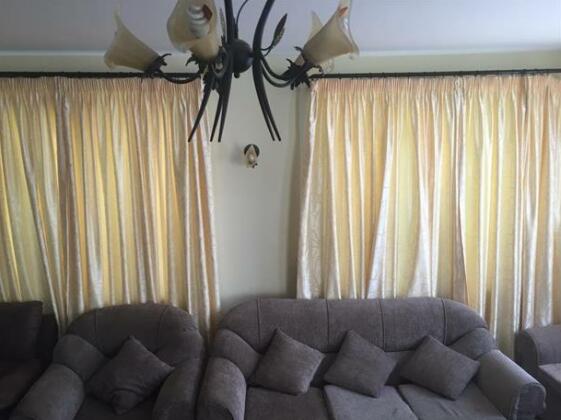 Ovaa Athi - Photo3