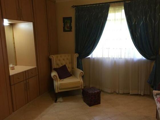 Ovaa Athi - Photo4