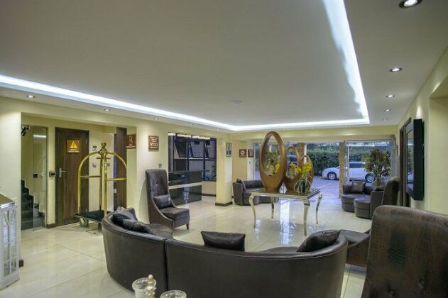The Landmark Suites - Photo3