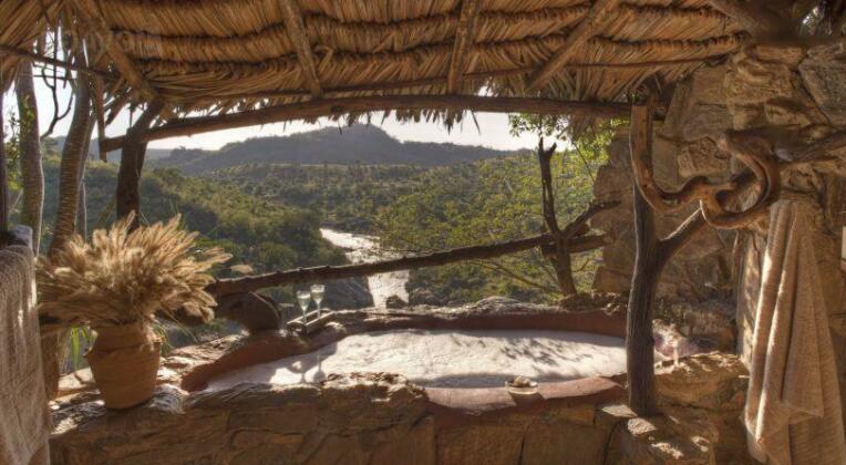 Sabuk Lodge - Photo5