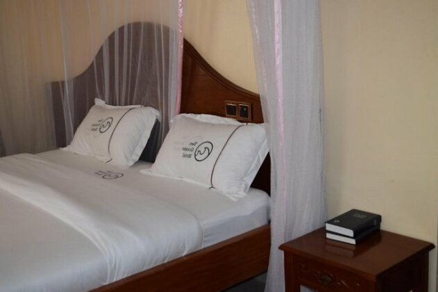 Two Oceans Hotel Voi - Photo5
