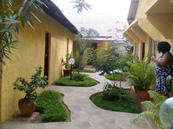 Seawhispers Inn - Photo2