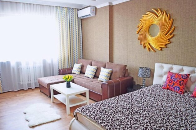 Bishkek Sunny Apartment in the center - Photo2