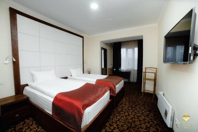 Hotel Golden Square Bishkek - Photo2