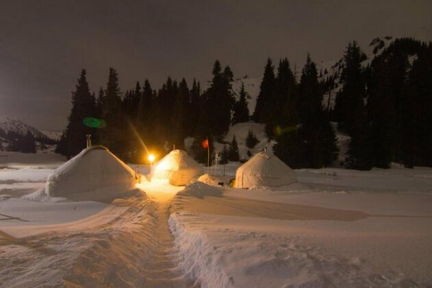 Aksuu Yurt Lodge