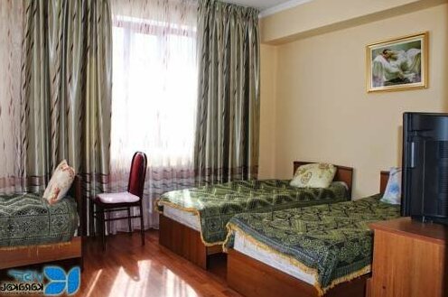 Denis Guest House Karakol - Photo2