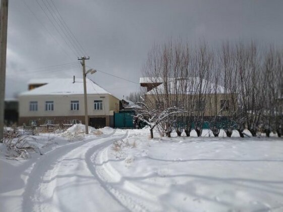 TwinHouse Karakol - Photo2