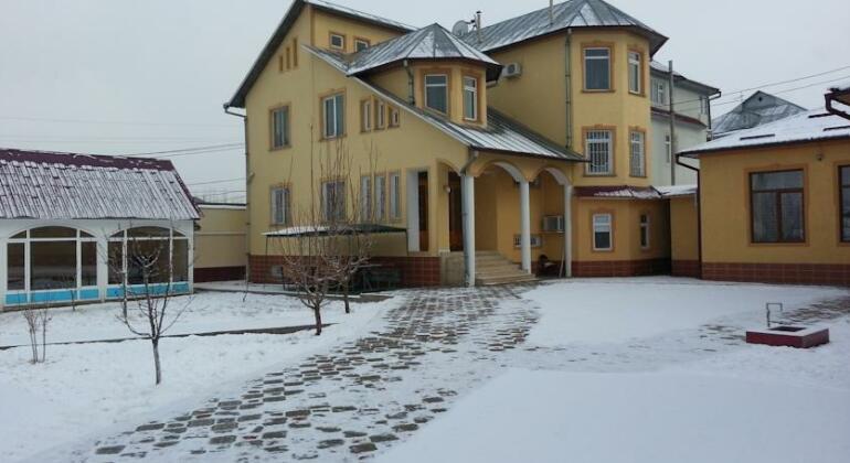 5th Avenue Guest House Osh