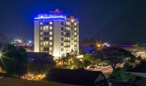 Yeak Loam Hotel