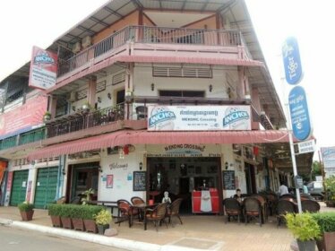 Mekong Crossing Guesthouse - Restaurant & Pub