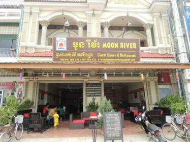 Moon River Guesthouse & Restaurant