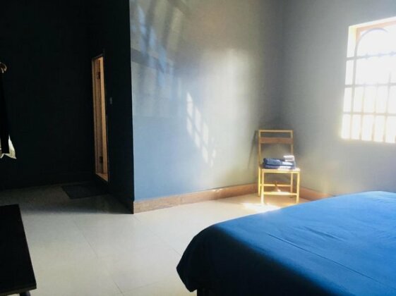 The Neon Tigress Inn - Photo3