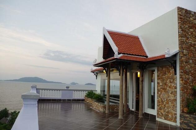 Ocean Breeze Hotel and Sky Bar - Photo2