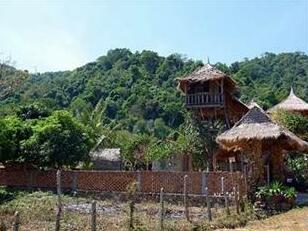Tree Top Bungalows - Photo2