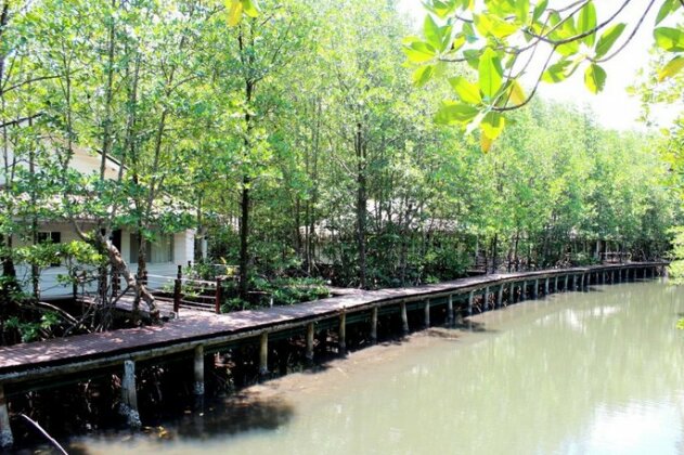 Mangrove Sanctuary Resort - Photo2