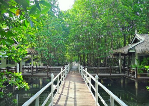 Mangrove Sanctuary Resort - Photo4
