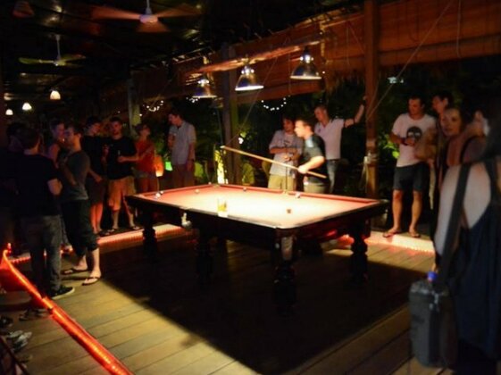 11 Happy Backpackers - Photo4