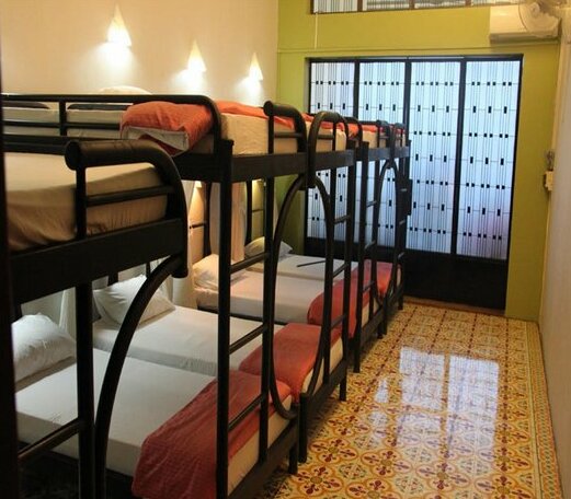 Camory Backpacker Hostel - Photo4