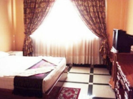 City Lux Hotel - Photo2