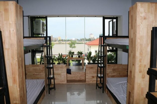 Cool Wrong Backpacker Hostel - Photo2