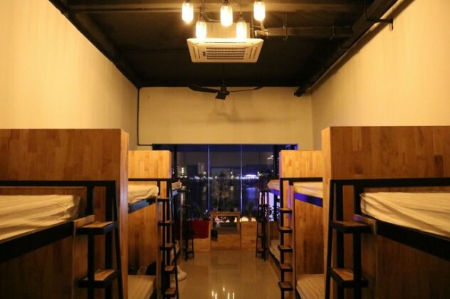 Cool Wrong Backpacker Hostel - Photo3