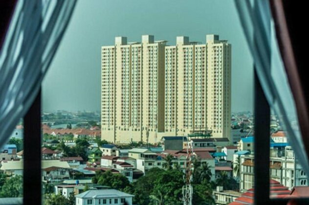 Diamond Palace Resort & Sky Bar