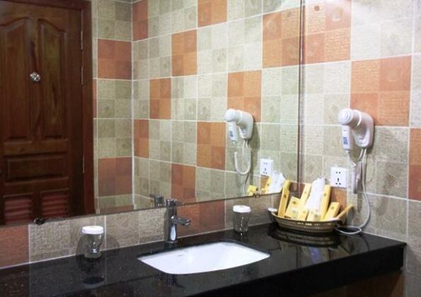 Golden Stadium Hotel - Photo4