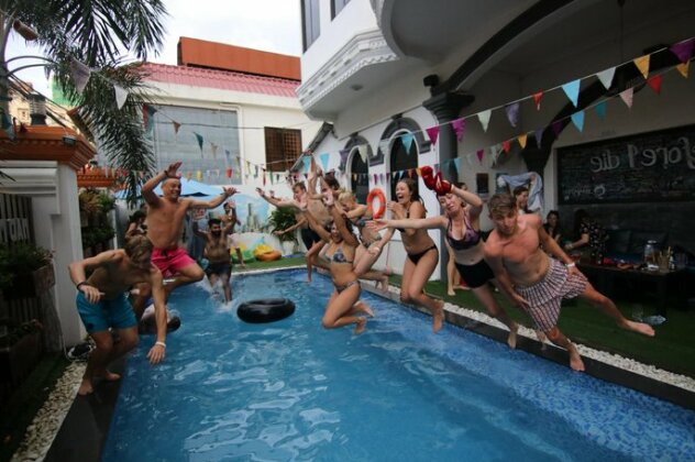 Mad Monkey Hostel Phnom Penh - Photo2