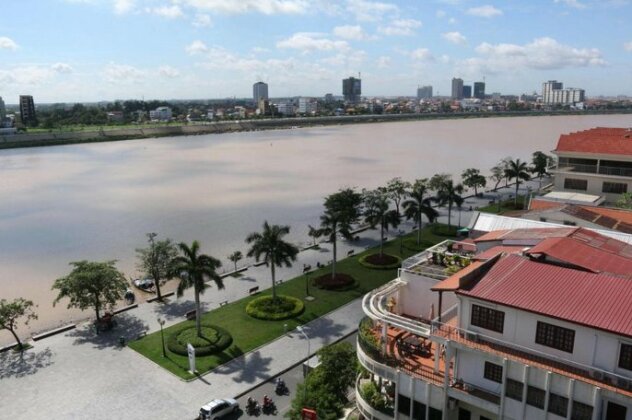 Paragon Central Hotel & Sky Bar - Photo3
