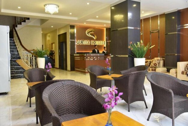 Paragon Central Hotel & Sky Bar - Photo5