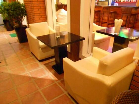 Pillar Hotel - Photo4