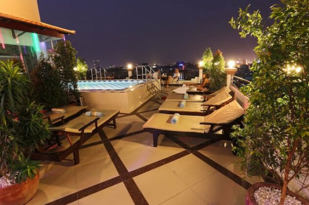 Queen Wood Hotel - Photo2