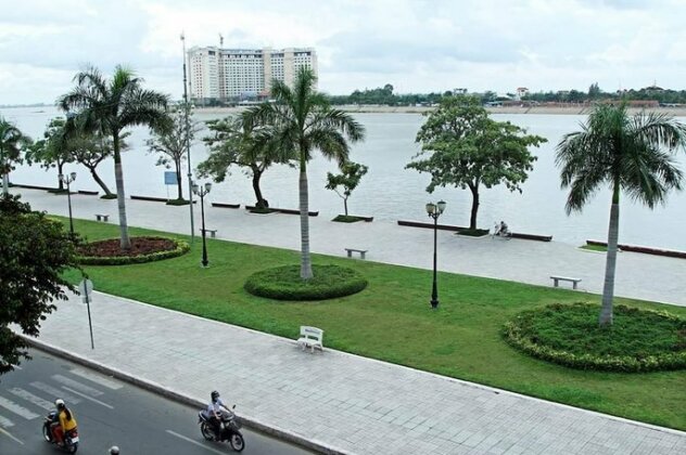 River Star Hotel - Photo2