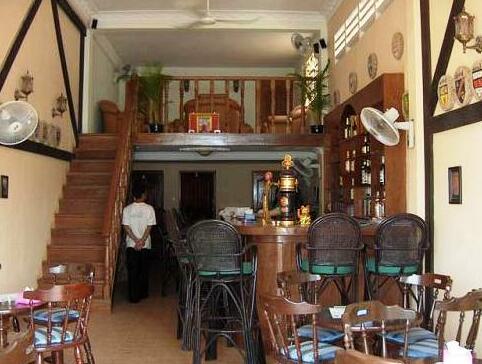 Rory's Pub and Guest House - Photo4