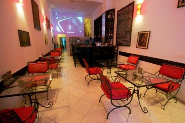 Sary's Guesthouse - Photo4