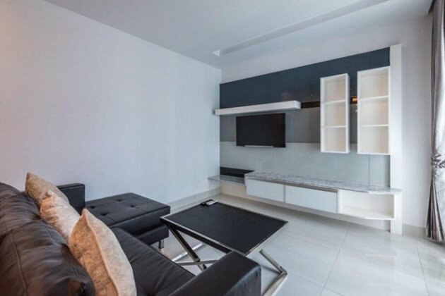 Silver Town Condo - Photo2