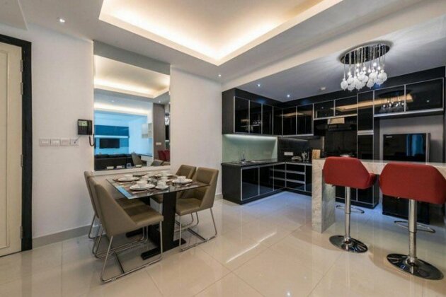 Silver Town Condo - Photo4
