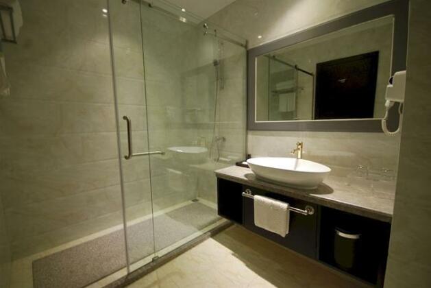 The Litz Hotel & Suites - Photo2