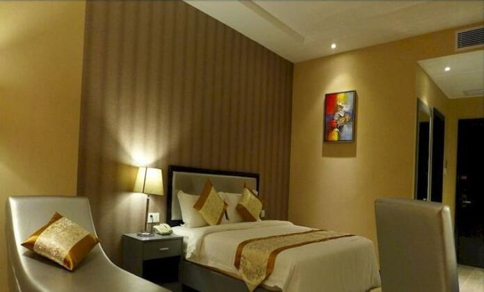 The Litz Hotel & Suites - Photo3