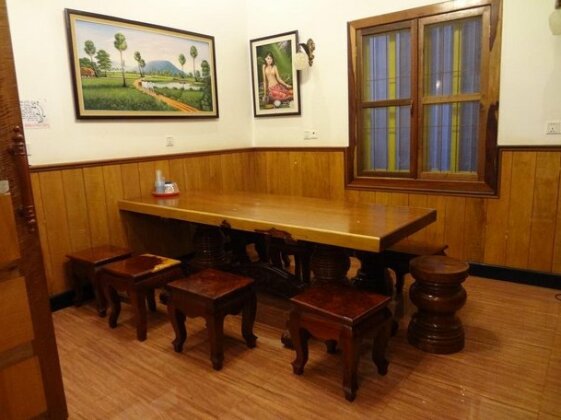 The Single Palm Boutique - Photo3