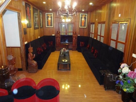 The Single Palm Boutique - Photo4